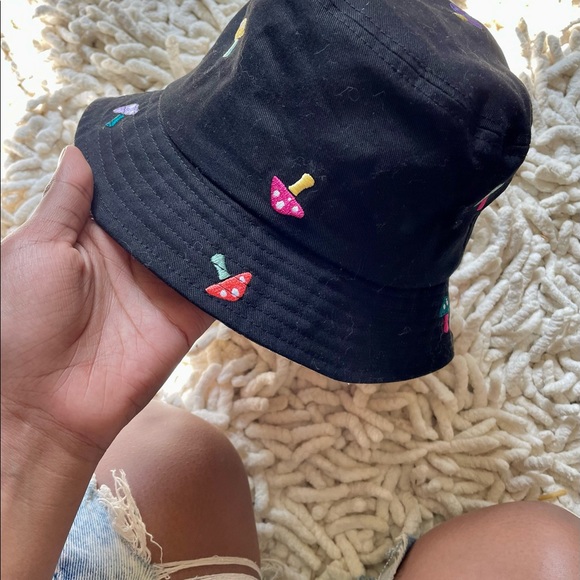 Zumiez Bucket Hat - Picture 3 of 3